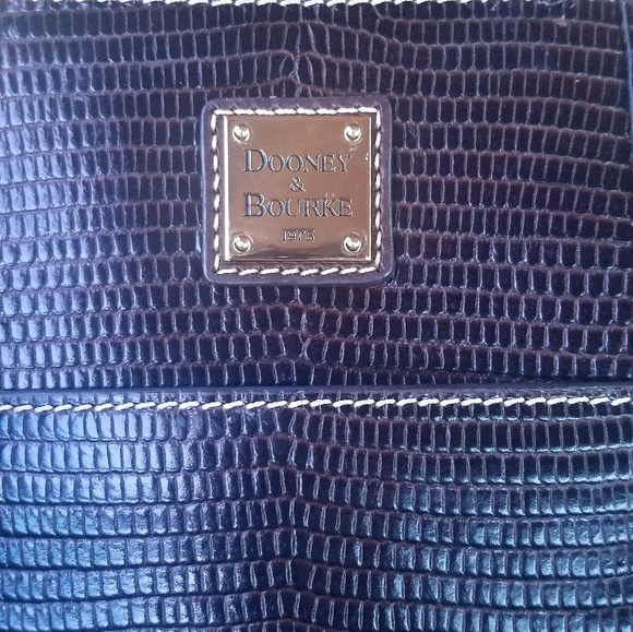 Dooney & Bourke pocketbook - Picture 2 of 8